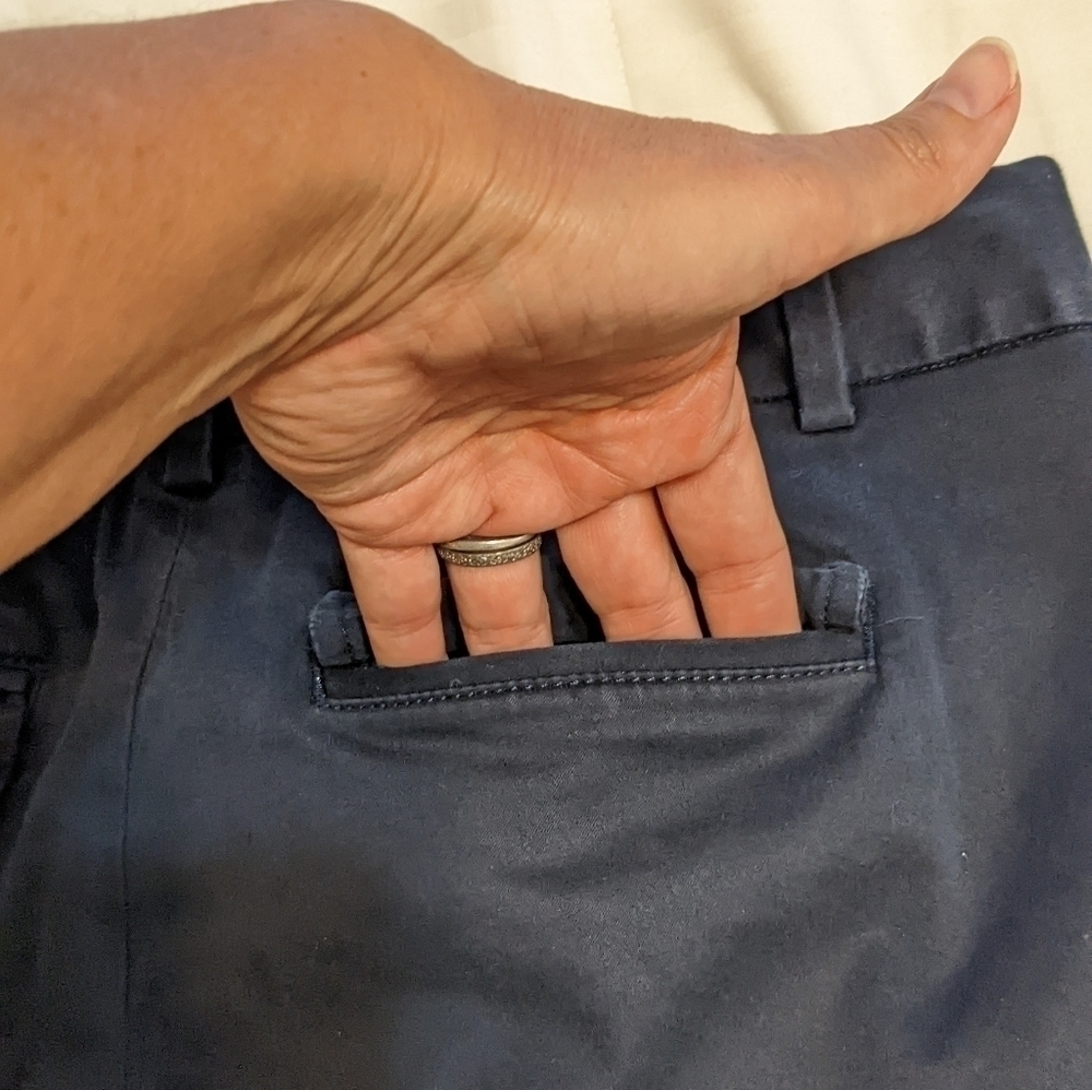 BANANA Republic Chino Long Shorts Size 0 - Picture 3 of 8